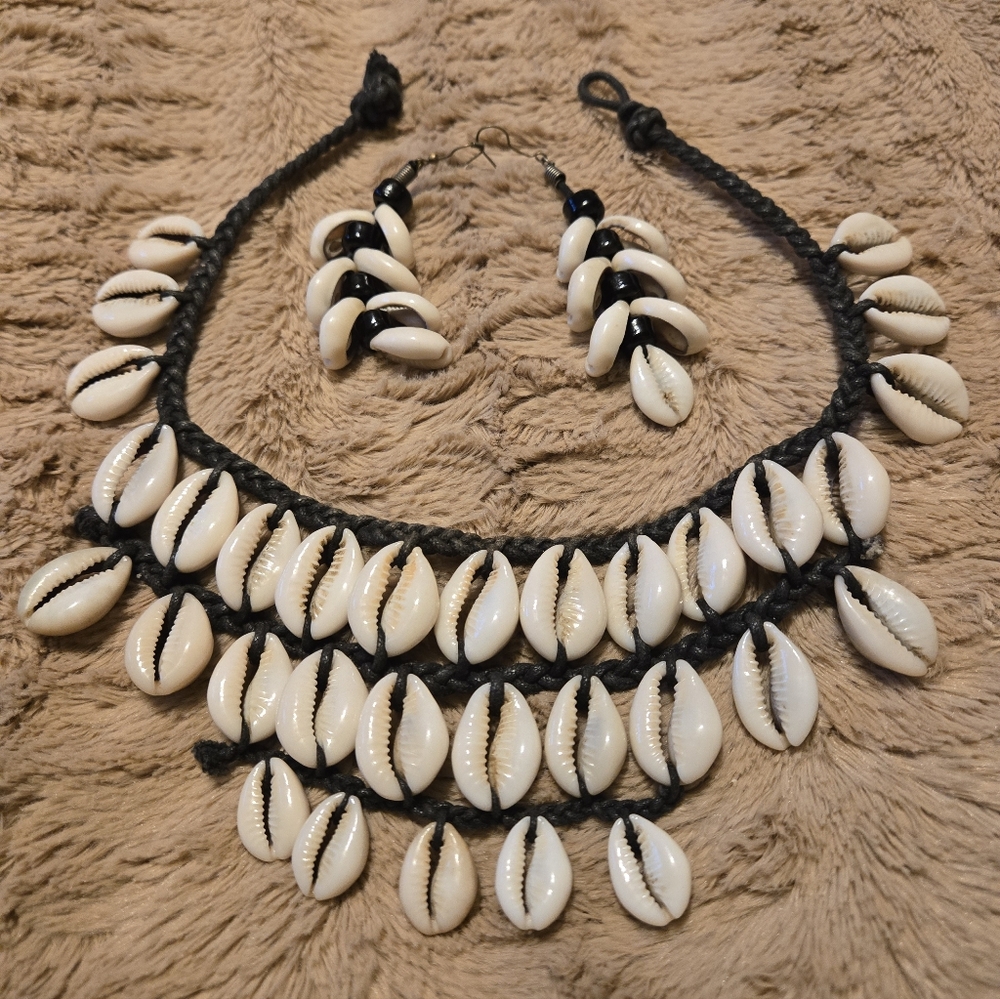 Cockle Shell Chocker and Earring Set